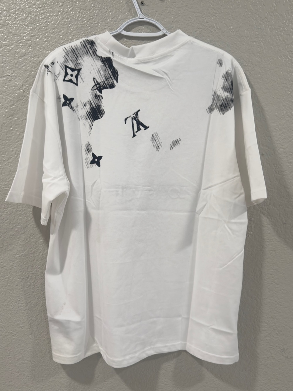 Louis Vuitton White Short-Sleeve T-Shirt with Gray Monogram LV - Picture 3 of 4